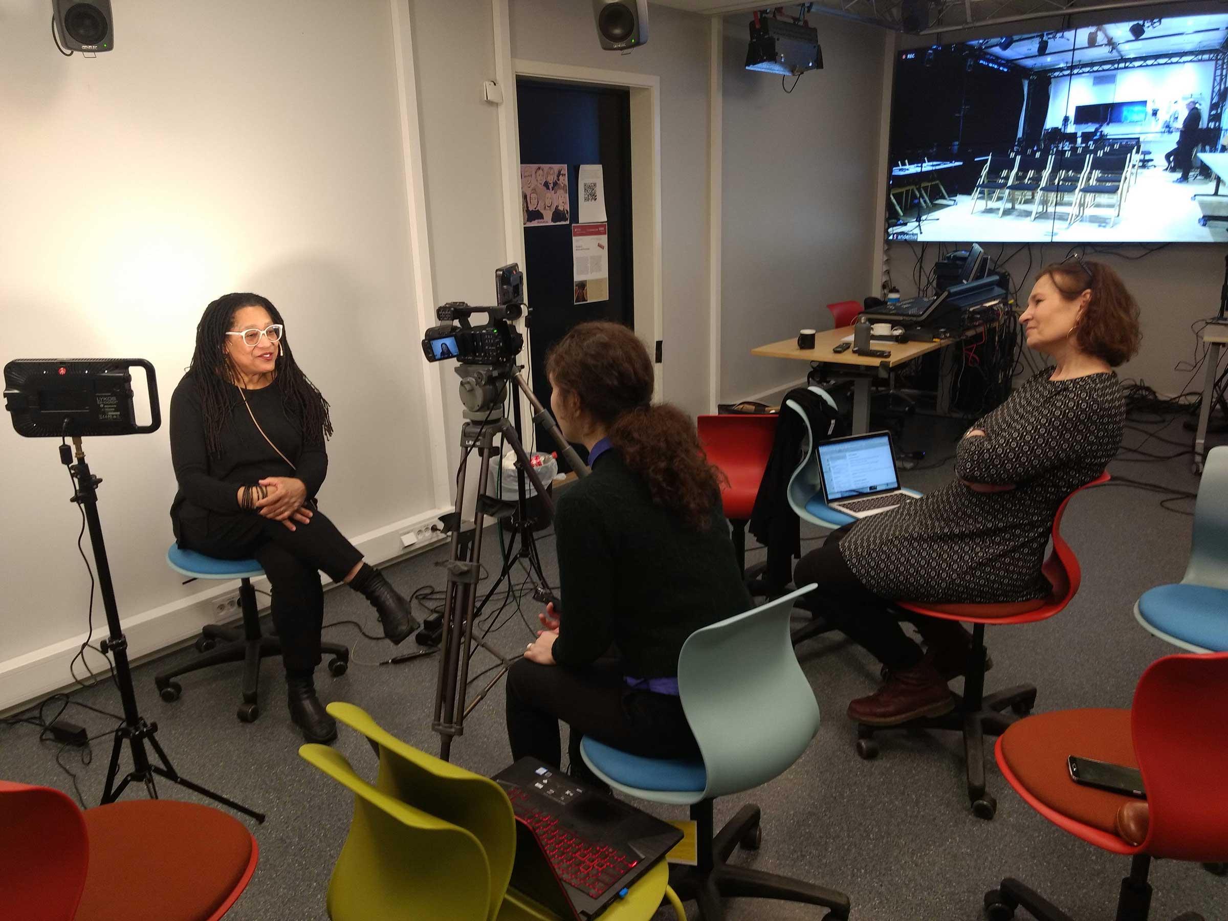From left to right: Pamela Z, Karolina Jawad and Tone Åse during the interview. Photo by Anna Xambó.