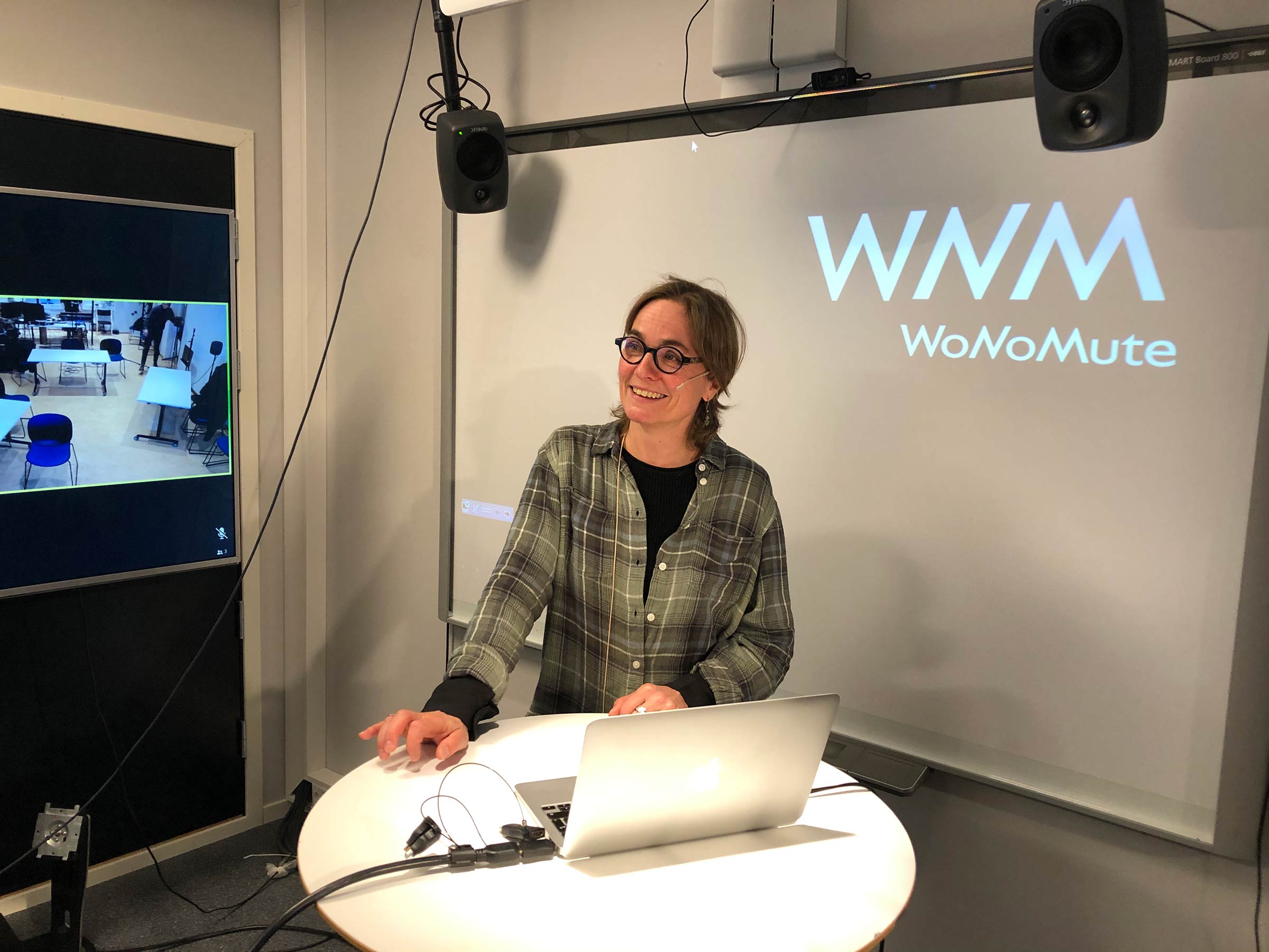 Sølvi Ystad during her WoNoMute presentation. Photo by Robin Støckert.