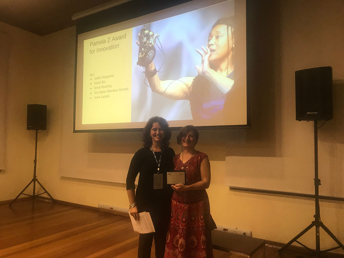 Isabel Nogueira giving the Pamela Z Award for Innovation to Margaret Schedel (collected by Sonya Yuditskaya). Photo by Carolina Brum Medeiros.